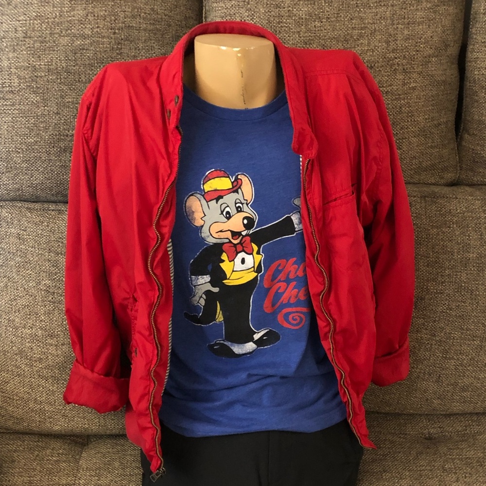 Chuck E Cheese graphic T shirt